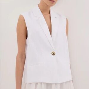 DISSH White Sleeveless Blazer Blouse